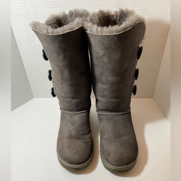UGG PRE-OWNED WOMEN'S BAILEY BUTTON TRIPLET II GRAY BOOTS SIZE 7 - Picture 4 of 9